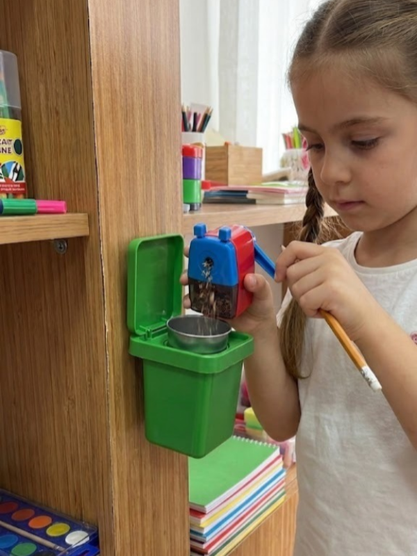 Mucit Home Çocuklara Özel Kalemtıraş Açacak Mini Çöp Kovası