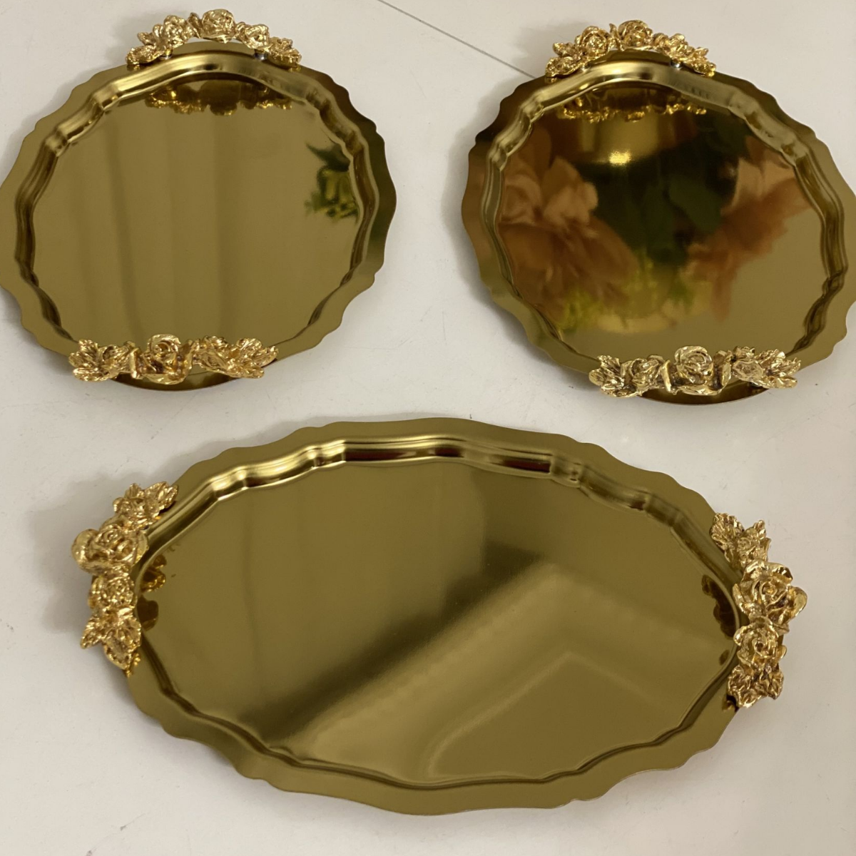 Mucit Home  PASLANMAZ ÇELİK GOLD RENK 1 ADET OVAL KULPLU SUNUM TEPSİSİ