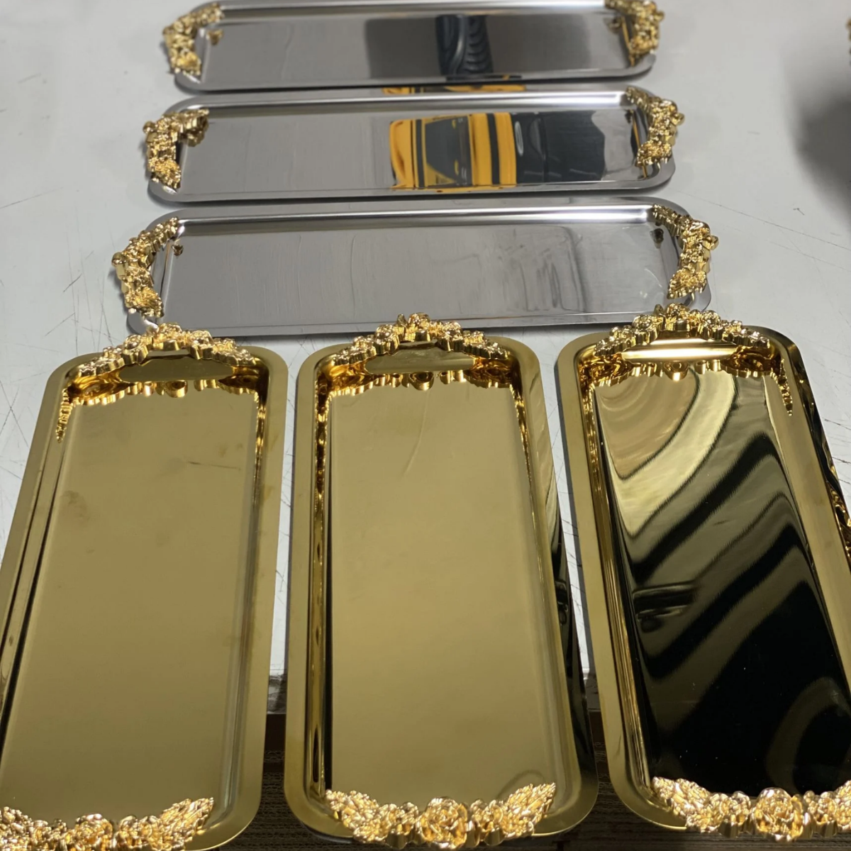 Mucit Home  ÇELİK DİKDÖRTGEN 3 ADET GOLD 3 ADET GÜMÜŞ KULPLU SERVİS VE SUNUM TEPSİSİ