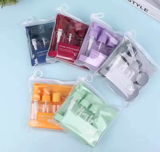 Mucit Home Çantalı Seyahat Seti – Renkli Şeffaf Doldurulabilir Şişe ve Krem Kabı – Uçak ve El Bagajı Uyumlu
