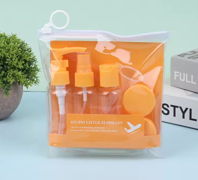 Mucit Home Çantalı Seyahat Seti – Renkli Şeffaf Doldurulabilir Şişe ve Krem Kabı – Uçak ve El Bagajı Uyumlu