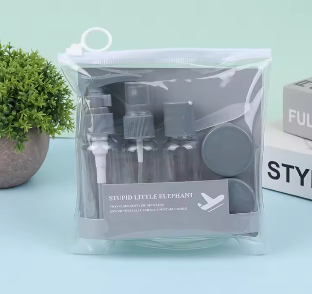 Mucit Home Çantalı Seyahat Seti – Renkli Şeffaf Doldurulabilir Şişe ve Krem Kabı – Uçak ve El Bagajı Uyumlu