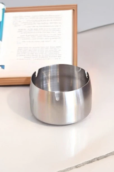 Mucit Home Gümüş Bombeli Paslanmaz Metal Küllük – Modern ve Şık Tasarım