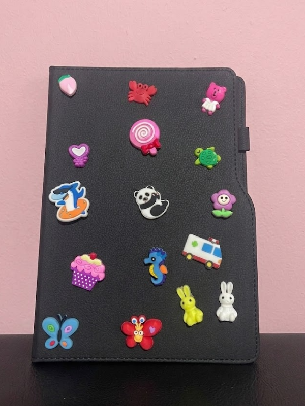 Mucit Home 4 Adet Çocuk Dolap Sticker Defter Süsü Çok Amaçlı Slikon Sticker Çok Kullanımlı Yüzlerce Model